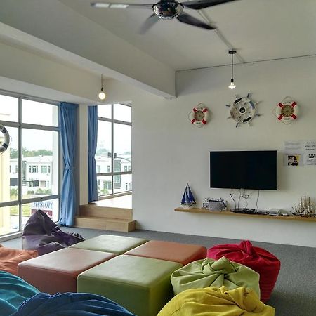 Roof Talk Theme Hostel 조호르 바루 외부 사진