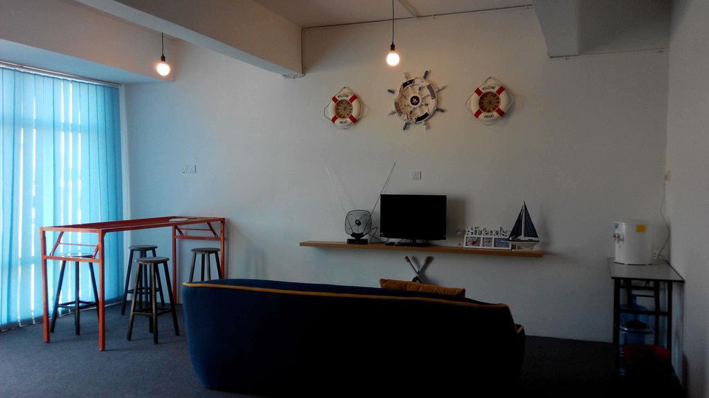 Roof Talk Theme Hostel 조호르 바루 외부 사진