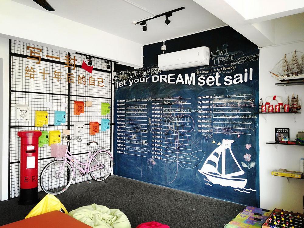 Roof Talk Theme Hostel 조호르 바루 외부 사진